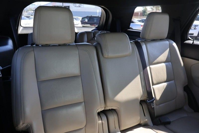 Ford Explorer Vehicle Full-screen Gallery Image 21