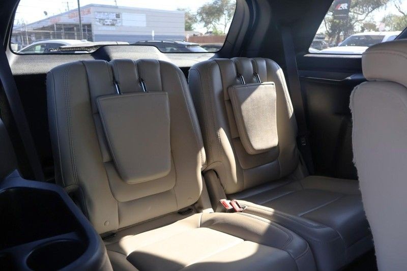 Ford Explorer Vehicle Full-screen Gallery Image 22