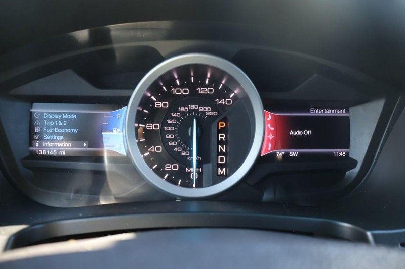 Ford Explorer Vehicle Full-screen Gallery Image 24