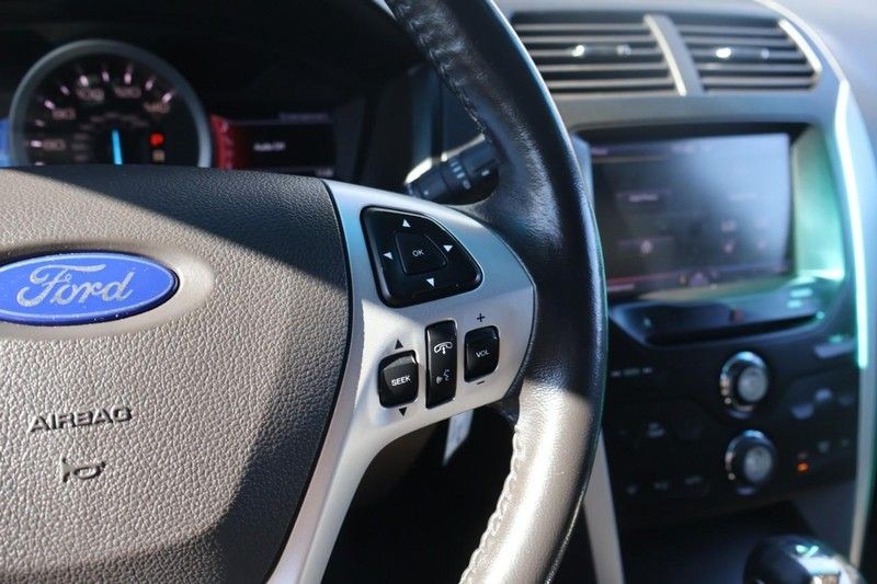 Ford Explorer Vehicle Full-screen Gallery Image 27