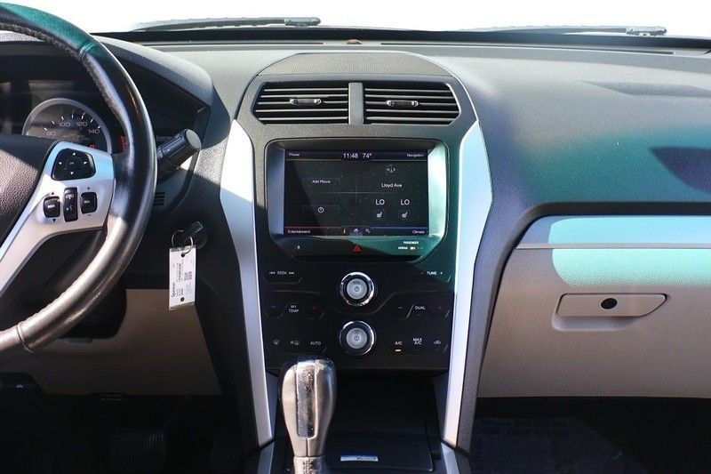 Ford Explorer Vehicle Full-screen Gallery Image 28