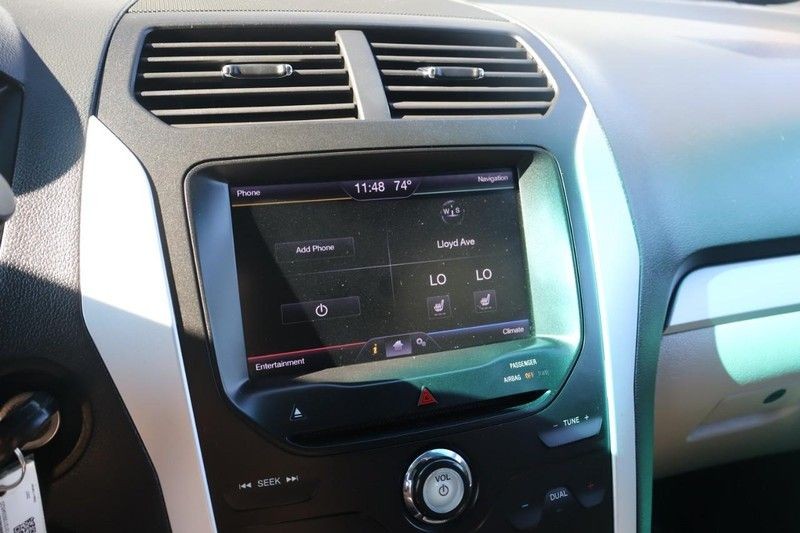 Ford Explorer Vehicle Full-screen Gallery Image 29