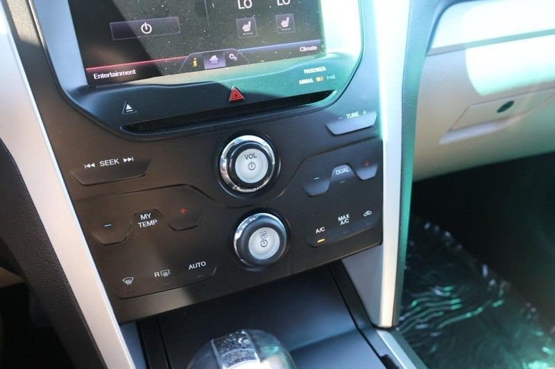 Ford Explorer Vehicle Full-screen Gallery Image 31