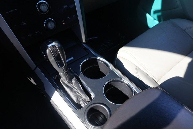 Ford Explorer Vehicle Full-screen Gallery Image 32