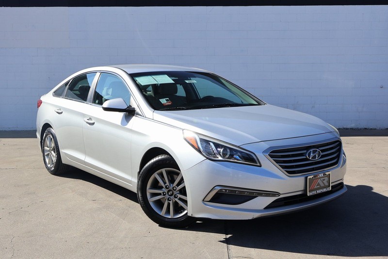 Hyundai Sonata Vehicle Full-screen Gallery Image 01