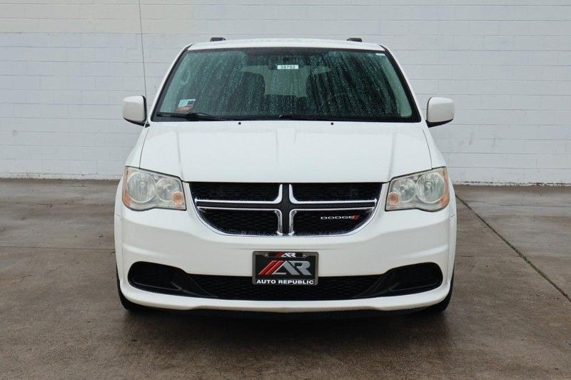 Dodge Grand Caravan Vehicle Full-screen Gallery Image 02