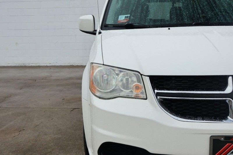 Dodge Grand Caravan Vehicle Full-screen Gallery Image 03