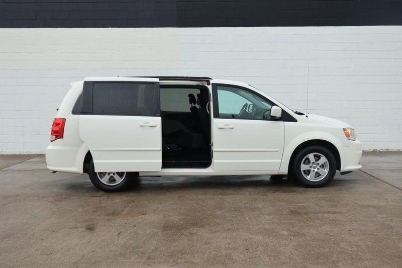 Dodge Grand Caravan Vehicle Full-screen Gallery Image 05