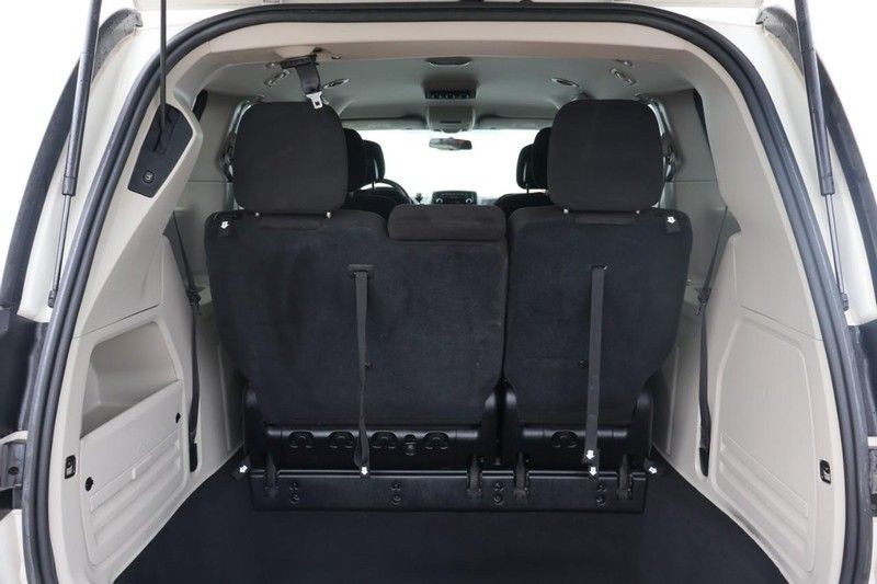 Dodge Grand Caravan Vehicle Full-screen Gallery Image 09