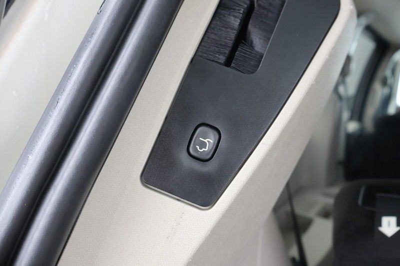 Dodge Grand Caravan Vehicle Full-screen Gallery Image 10