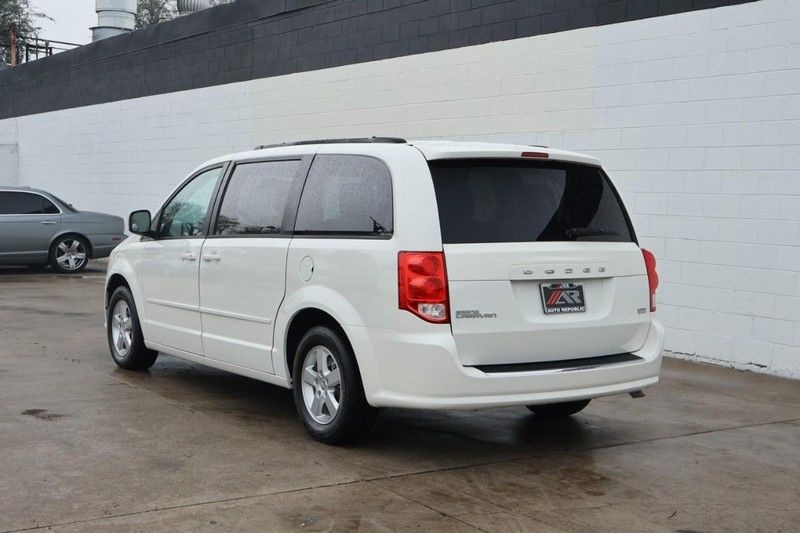 Dodge Grand Caravan Vehicle Full-screen Gallery Image 11