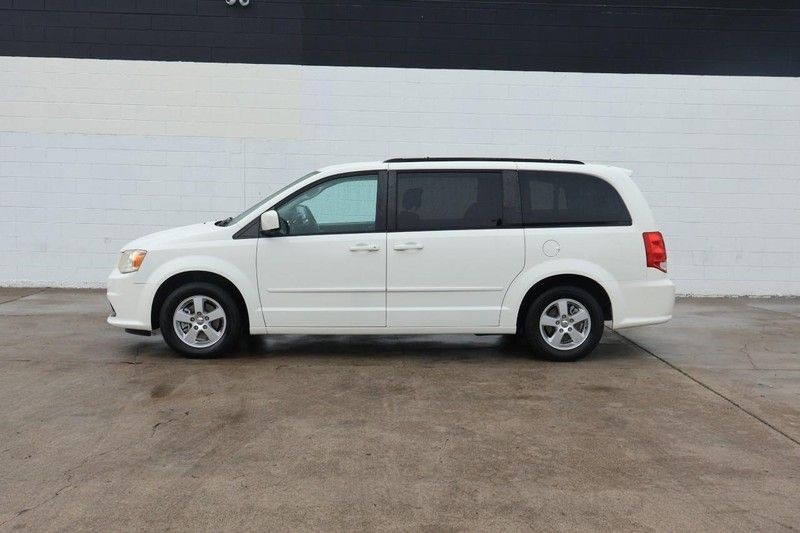 Dodge Grand Caravan Vehicle Full-screen Gallery Image 12