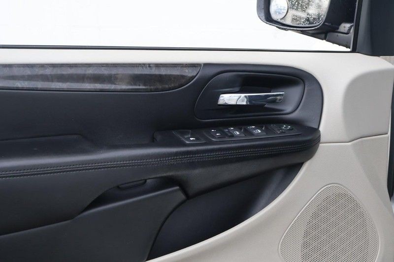 Dodge Grand Caravan Vehicle Full-screen Gallery Image 17