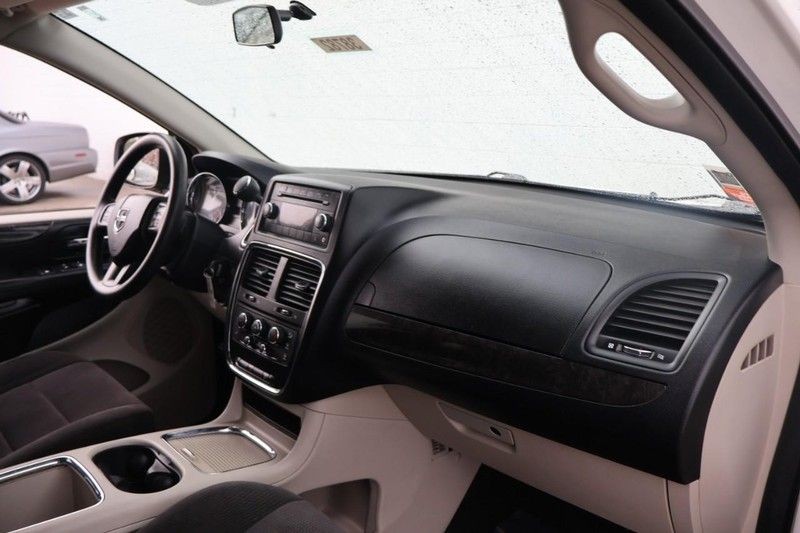 Dodge Grand Caravan Vehicle Full-screen Gallery Image 21