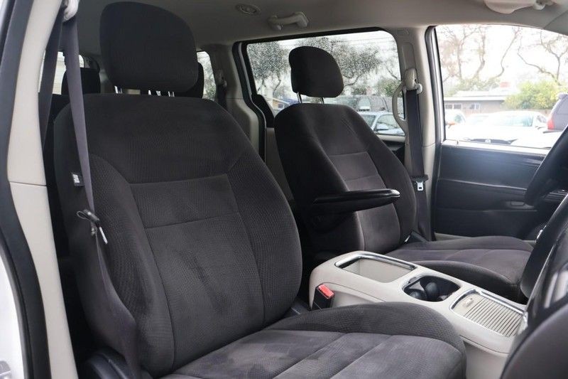 Dodge Grand Caravan Vehicle Full-screen Gallery Image 22