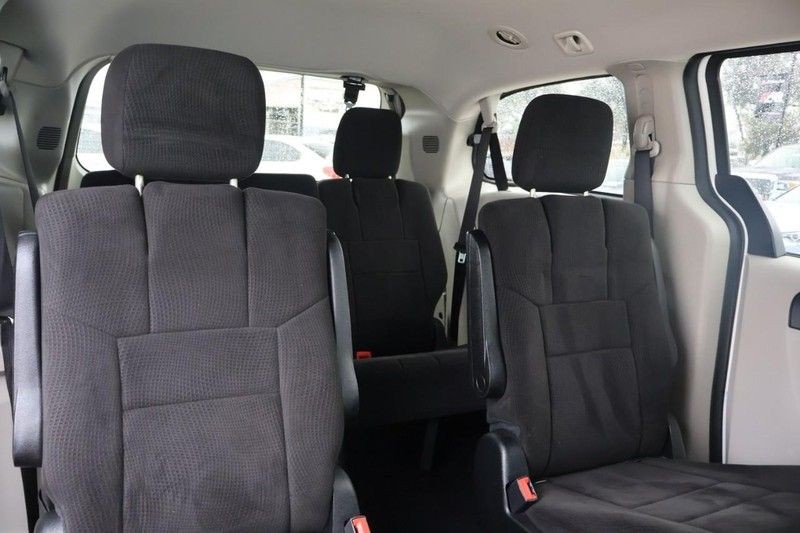 Dodge Grand Caravan Vehicle Full-screen Gallery Image 23