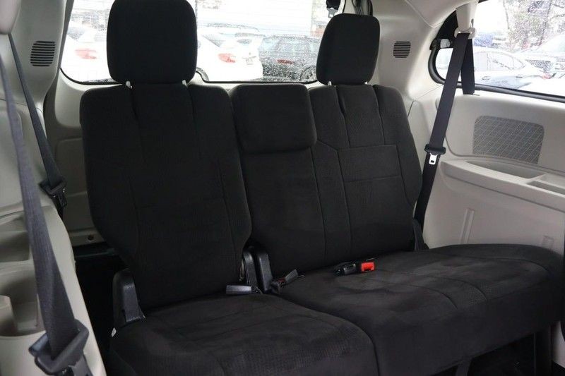 Dodge Grand Caravan Vehicle Full-screen Gallery Image 24
