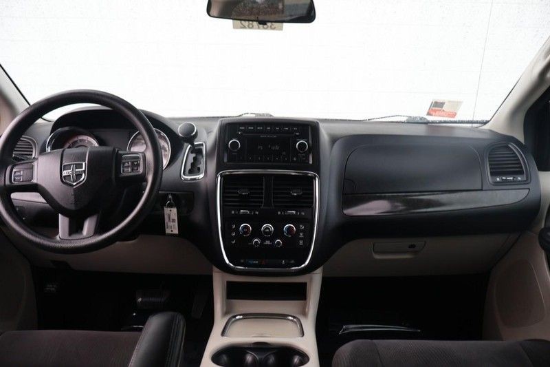 Dodge Grand Caravan Vehicle Full-screen Gallery Image 25
