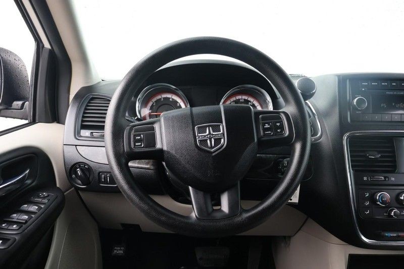 Dodge Grand Caravan Vehicle Full-screen Gallery Image 27