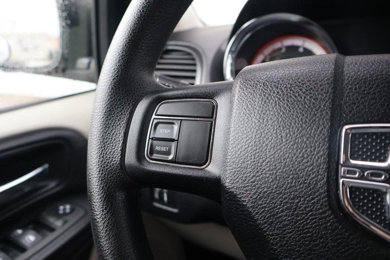 Dodge Grand Caravan Vehicle Full-screen Gallery Image 28