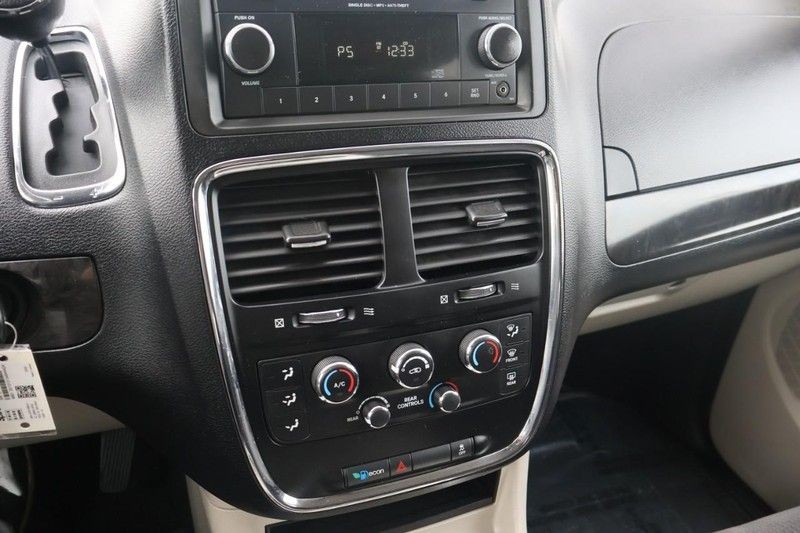 Dodge Grand Caravan Vehicle Full-screen Gallery Image 32