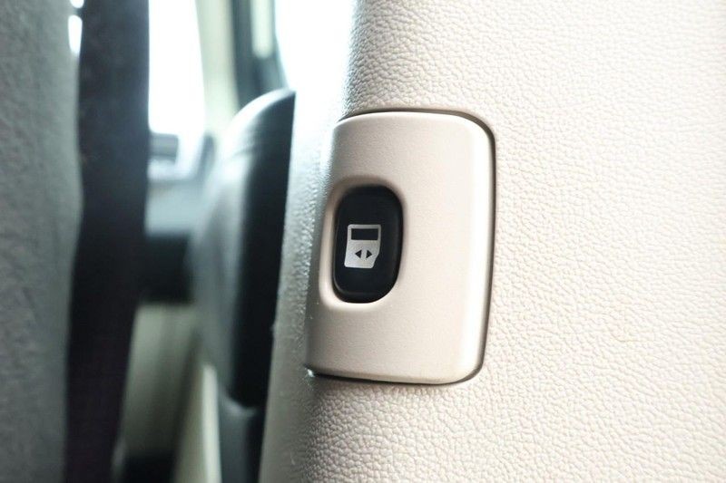 Dodge Grand Caravan Vehicle Full-screen Gallery Image 35