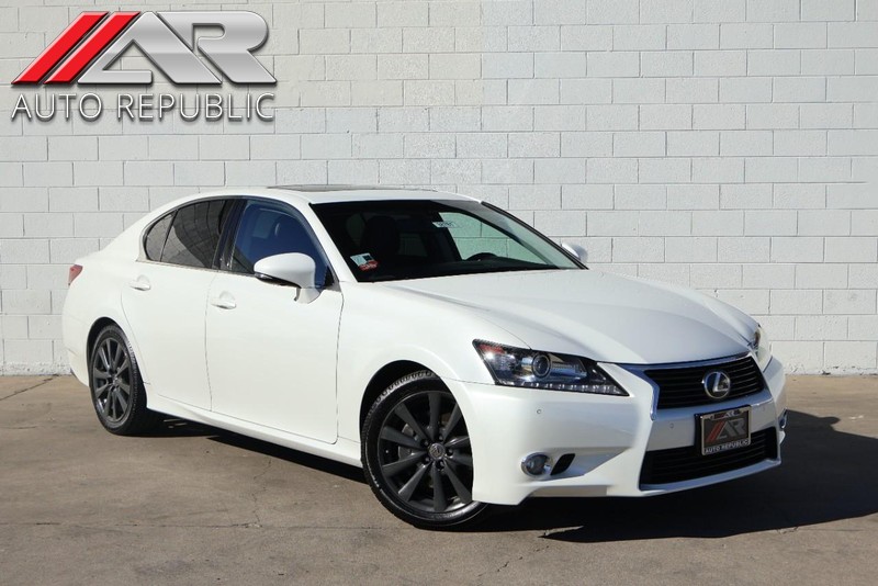 Lexus GS 350 Vehicle Full-screen Gallery Image 01