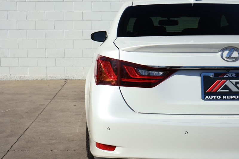 Lexus GS 350 Vehicle Full-screen Gallery Image 07