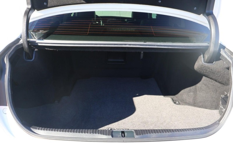 Lexus GS 350 Vehicle Full-screen Gallery Image 08