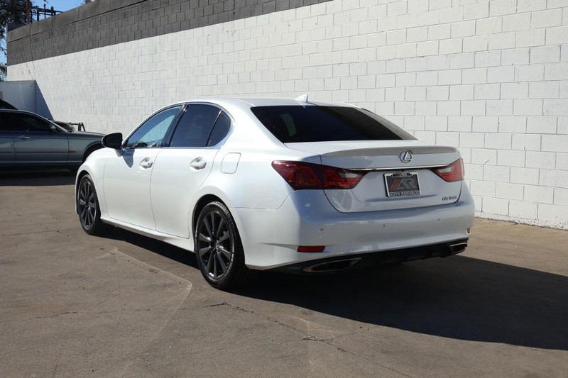 Lexus GS 350 Vehicle Full-screen Gallery Image 09