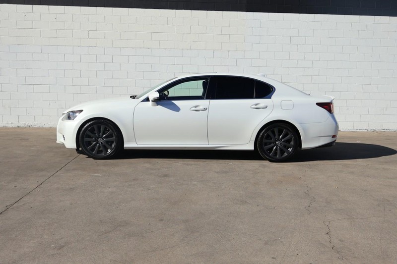 Lexus GS 350 Vehicle Full-screen Gallery Image 10