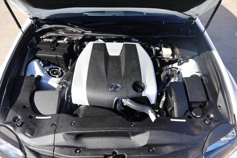 Lexus GS 350 Vehicle Full-screen Gallery Image 12