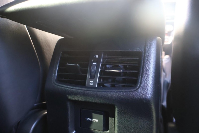 Lexus GS 350 Vehicle Full-screen Gallery Image 23