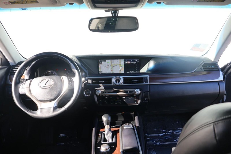 Lexus GS 350 Vehicle Full-screen Gallery Image 24