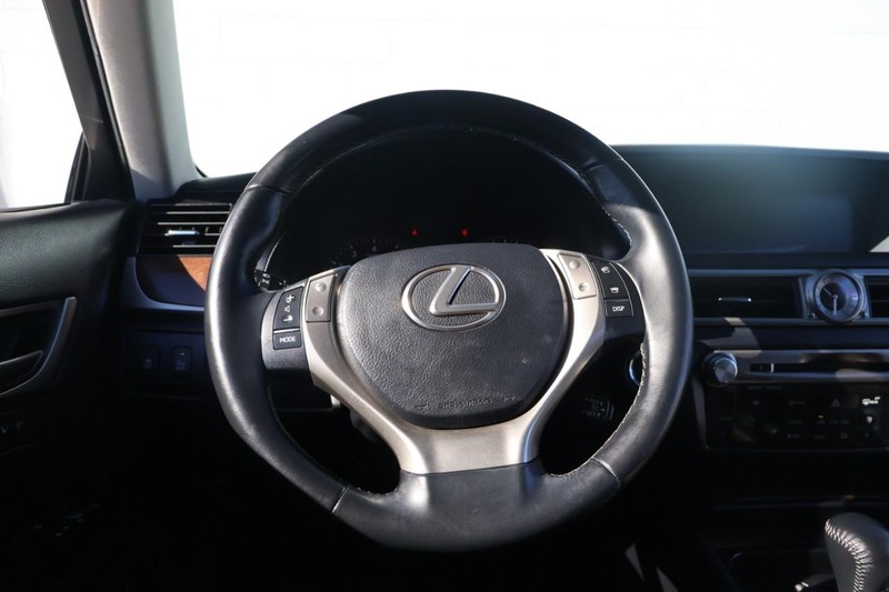 Lexus GS 350 Vehicle Full-screen Gallery Image 26