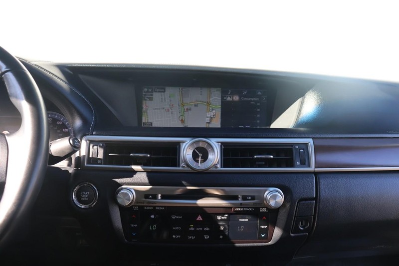 Lexus GS 350 Vehicle Full-screen Gallery Image 29