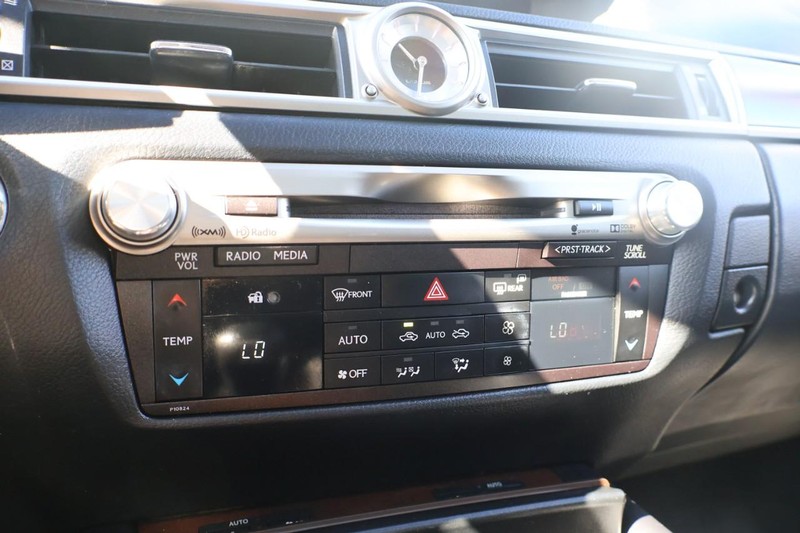 Lexus GS 350 Vehicle Full-screen Gallery Image 32