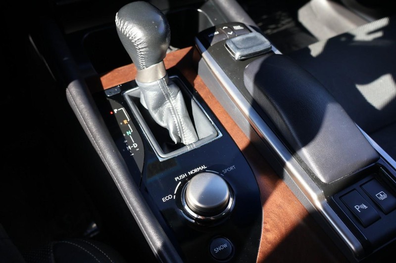 Lexus GS 350 Vehicle Full-screen Gallery Image 33