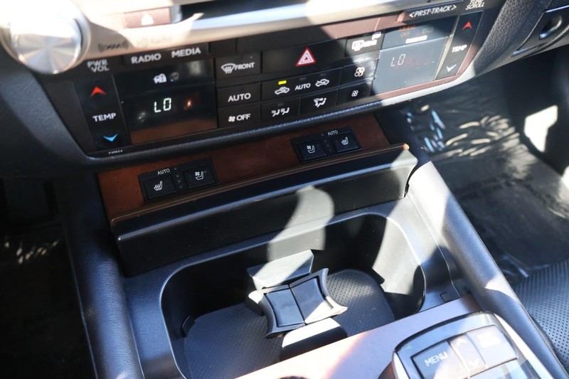 Lexus GS 350 Vehicle Full-screen Gallery Image 34