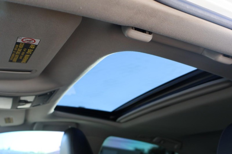 Lexus GS 350 Vehicle Full-screen Gallery Image 36