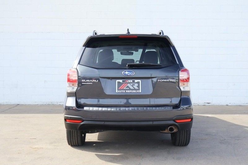 Subaru Forester Vehicle Full-screen Gallery Image 06