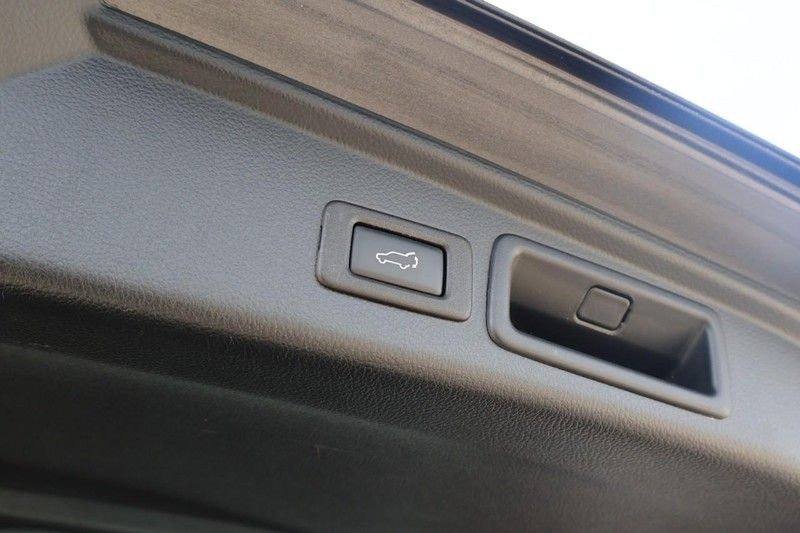 Subaru Forester Vehicle Full-screen Gallery Image 09