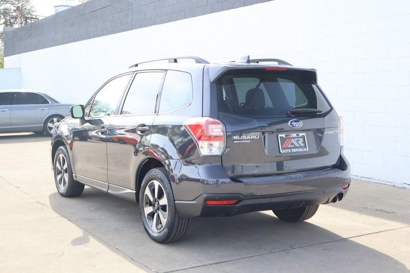 Subaru Forester Vehicle Full-screen Gallery Image 10