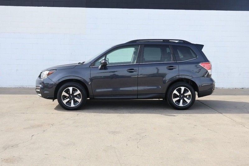 Subaru Forester Vehicle Full-screen Gallery Image 11