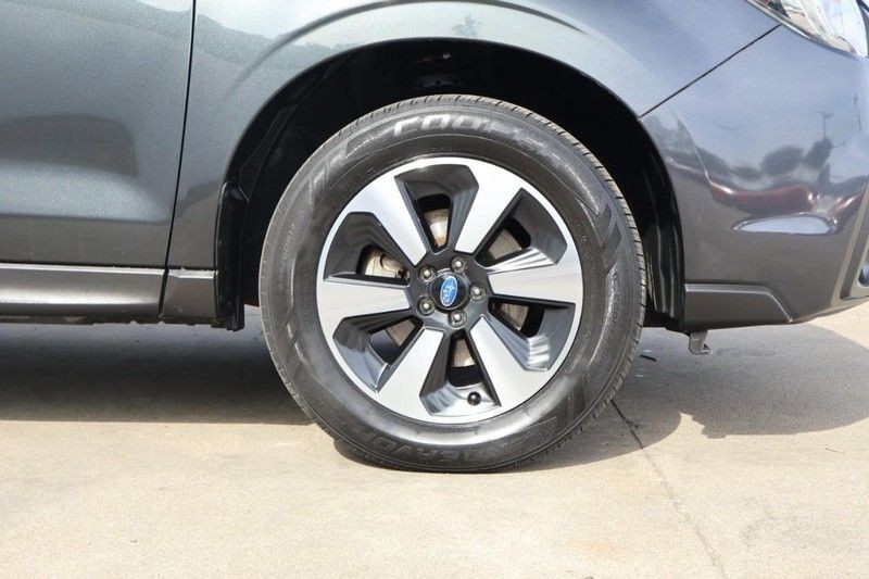 Subaru Forester Vehicle Full-screen Gallery Image 14