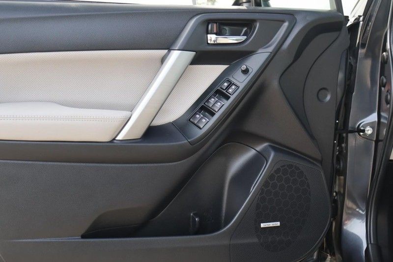 Subaru Forester Vehicle Full-screen Gallery Image 16