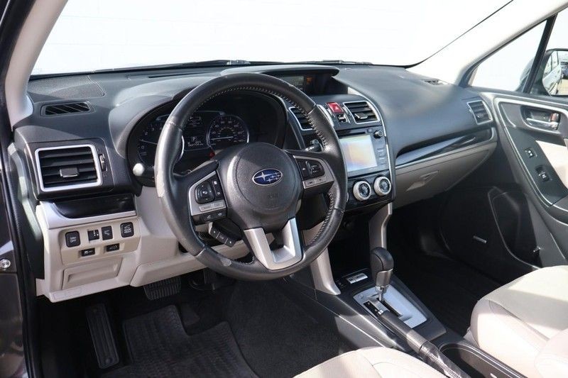 Subaru Forester Vehicle Full-screen Gallery Image 17
