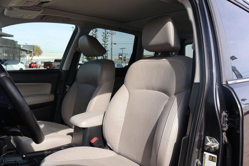 Subaru Forester Vehicle Full-screen Gallery Image 18