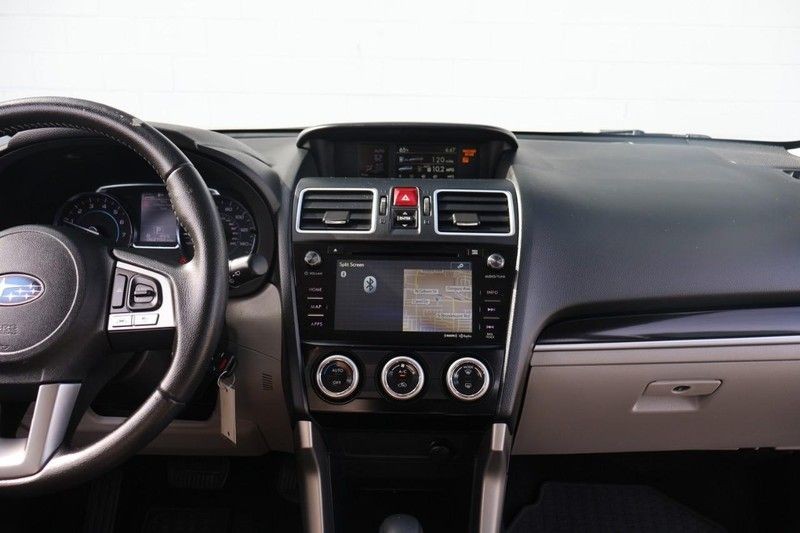 Subaru Forester Vehicle Full-screen Gallery Image 28