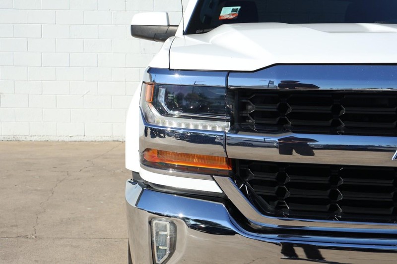 Chevrolet Silverado 1500 Vehicle Full-screen Gallery Image 03